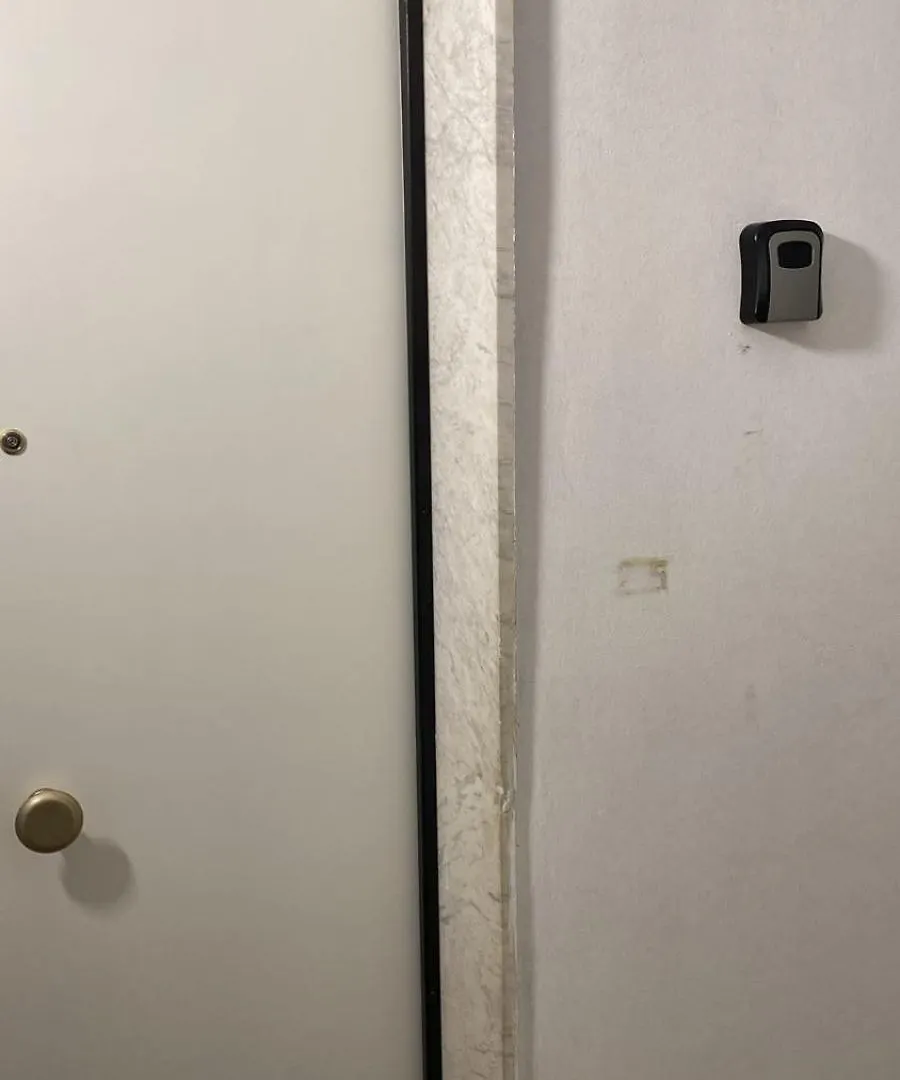 Itan Central 4 Room Apartment ティラナ