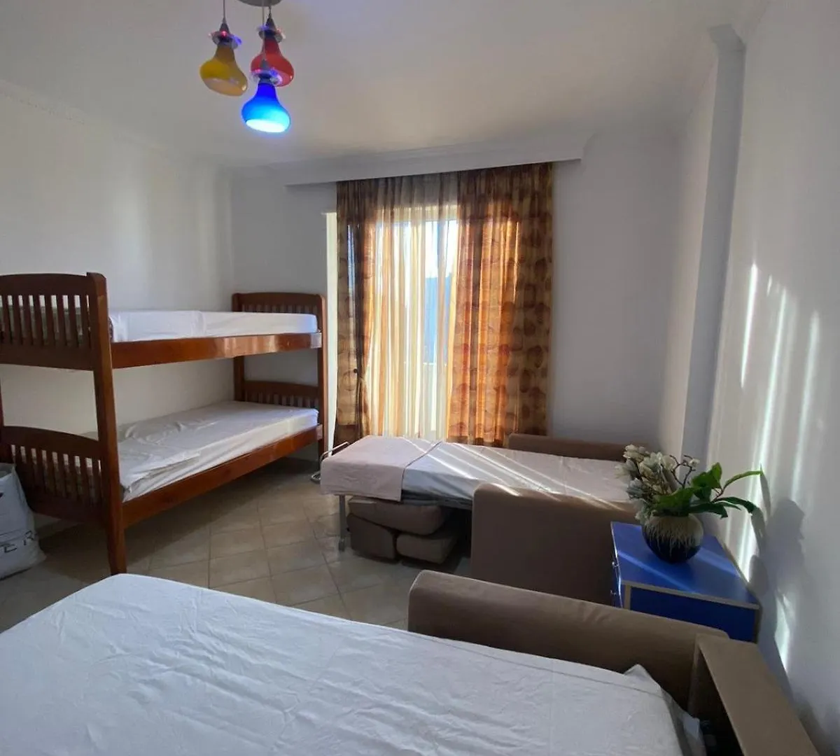 Itan Central 4 Room Apartment ティラナ アルバニア