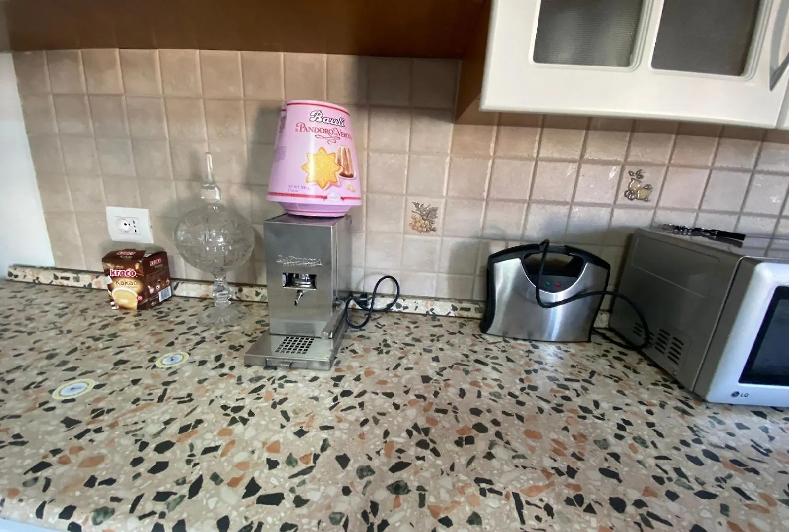 Itan Central 4 Room Apartment ティラナ アルバニア