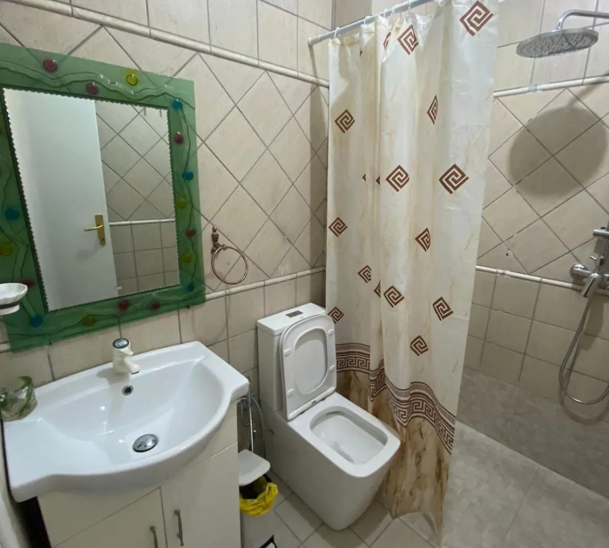 Itan Central 4 Room Apartment ティラナ アルバニア