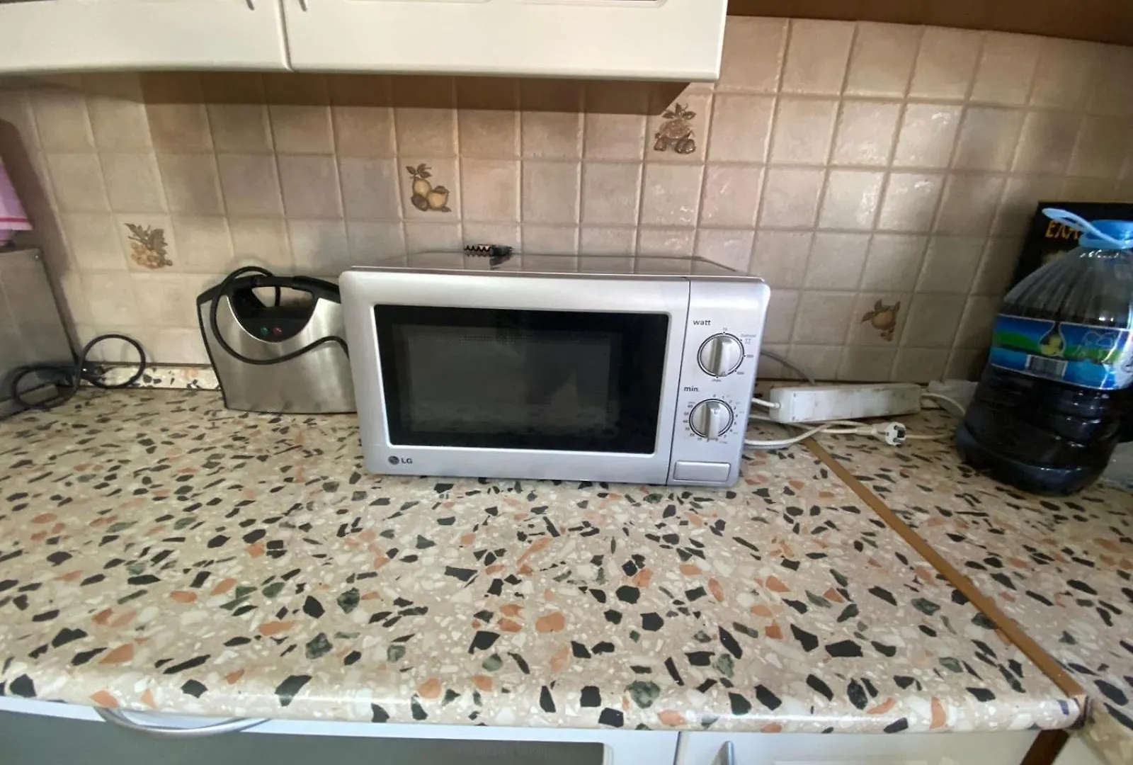 Itan Central 4 Room Apartment ティラナ