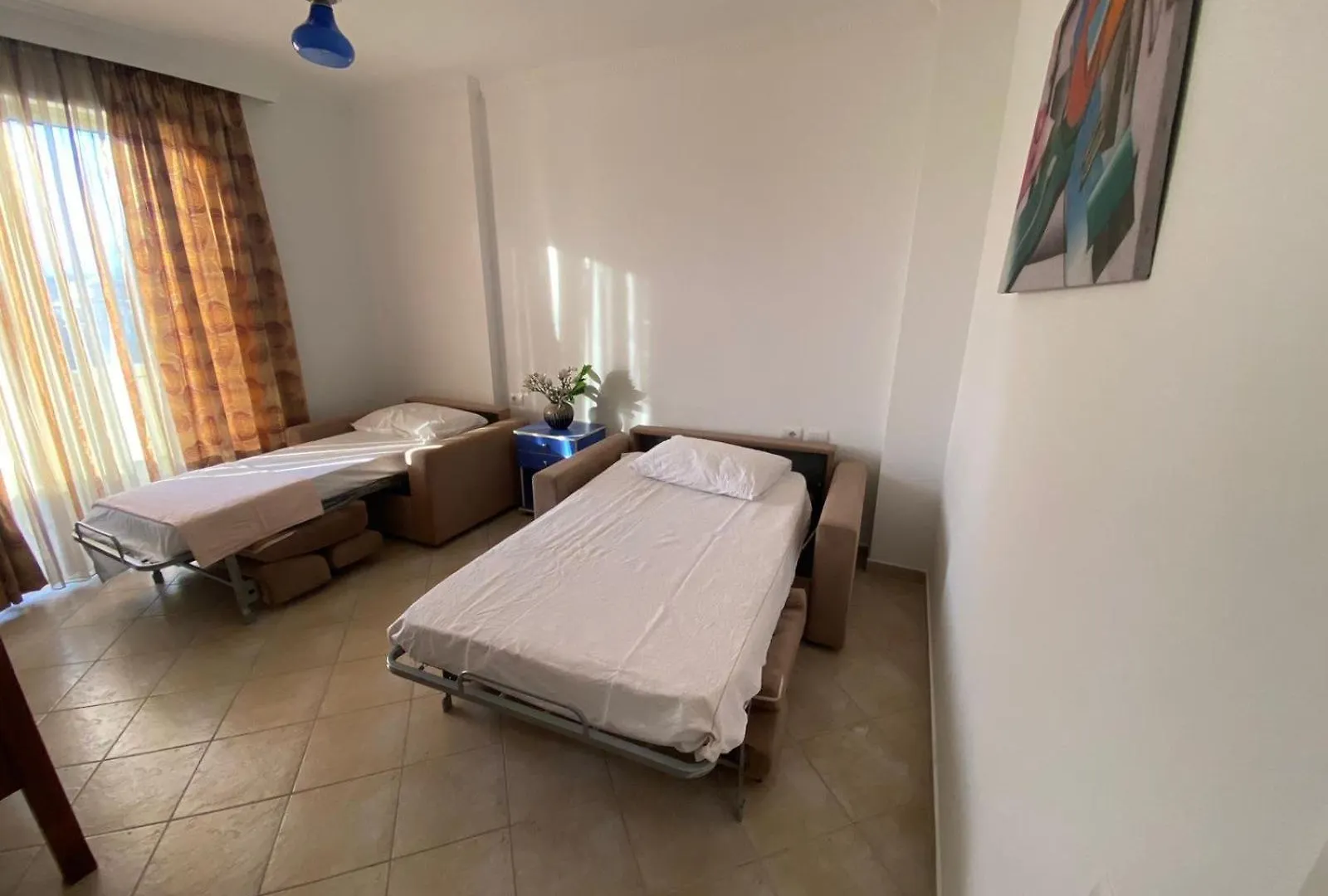 Itan Central 4 Room Apartment ティラナ
